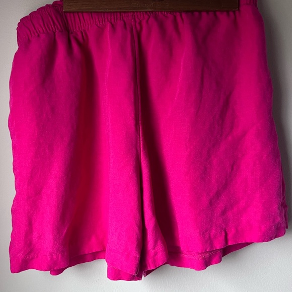 H&M Pants - H&M women’s Linen Blend shorts bright pink flowy size L